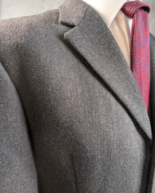 Brooksfield Herrenakko in Anthrazit mit Herringbone Muster. Größe 52