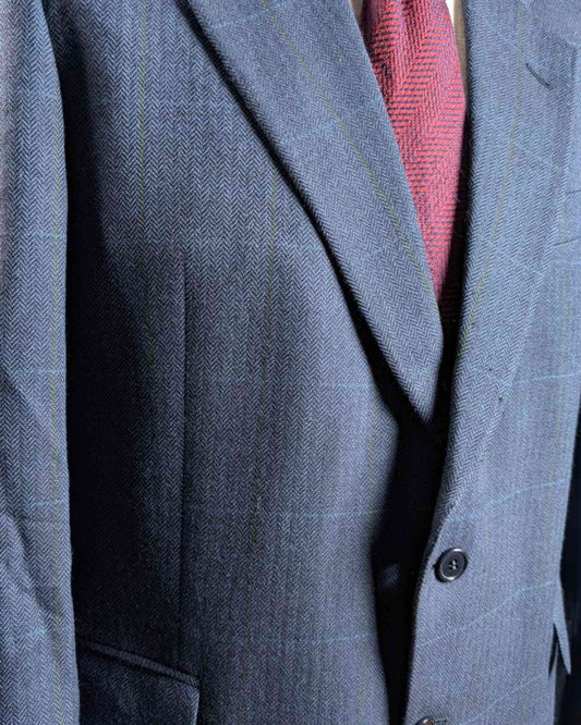 Detailaufnahme eines Sakkos von Facis in blau