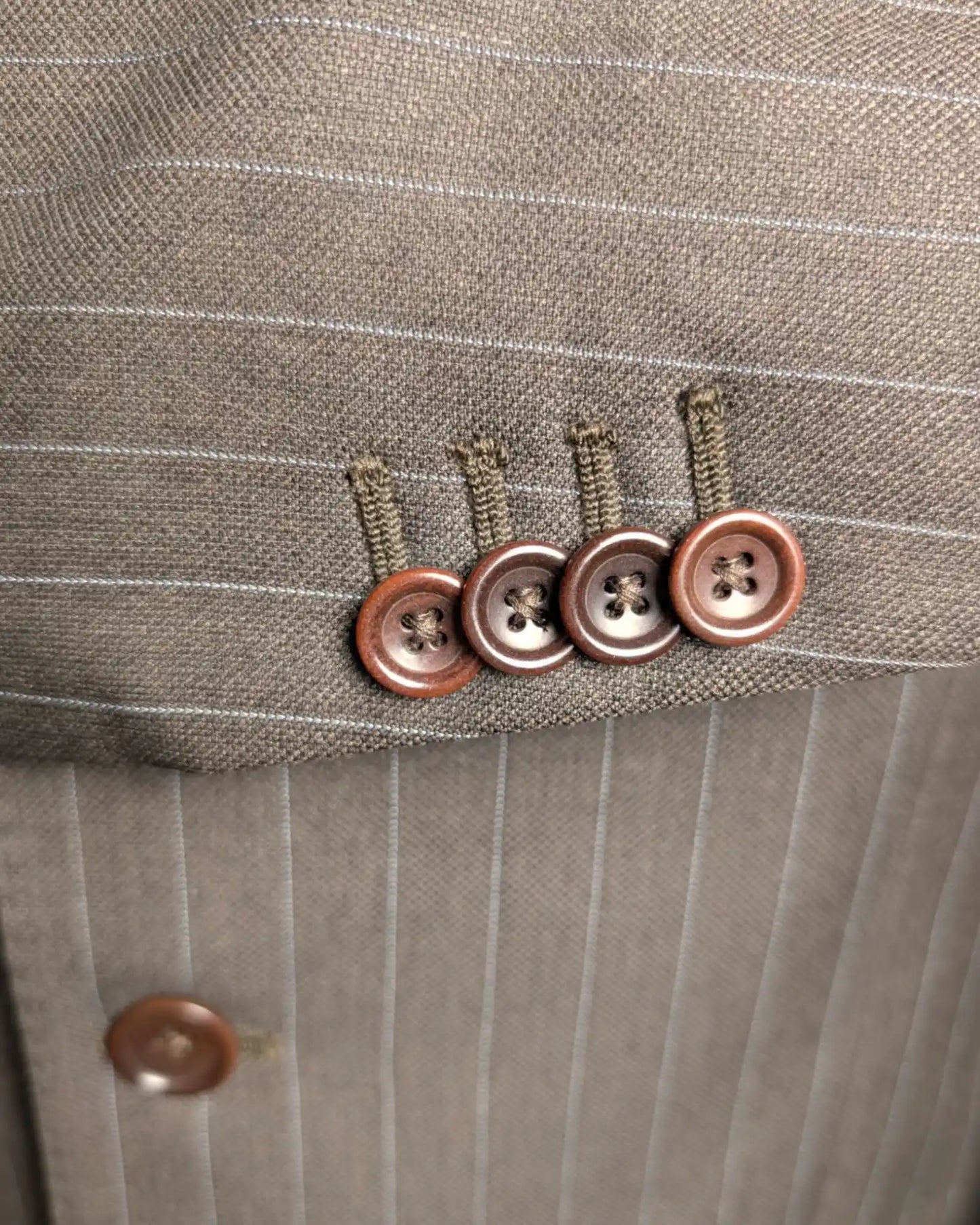 Ärmelknöpfe eines Vitale Barberis Canonico Herrenazugs