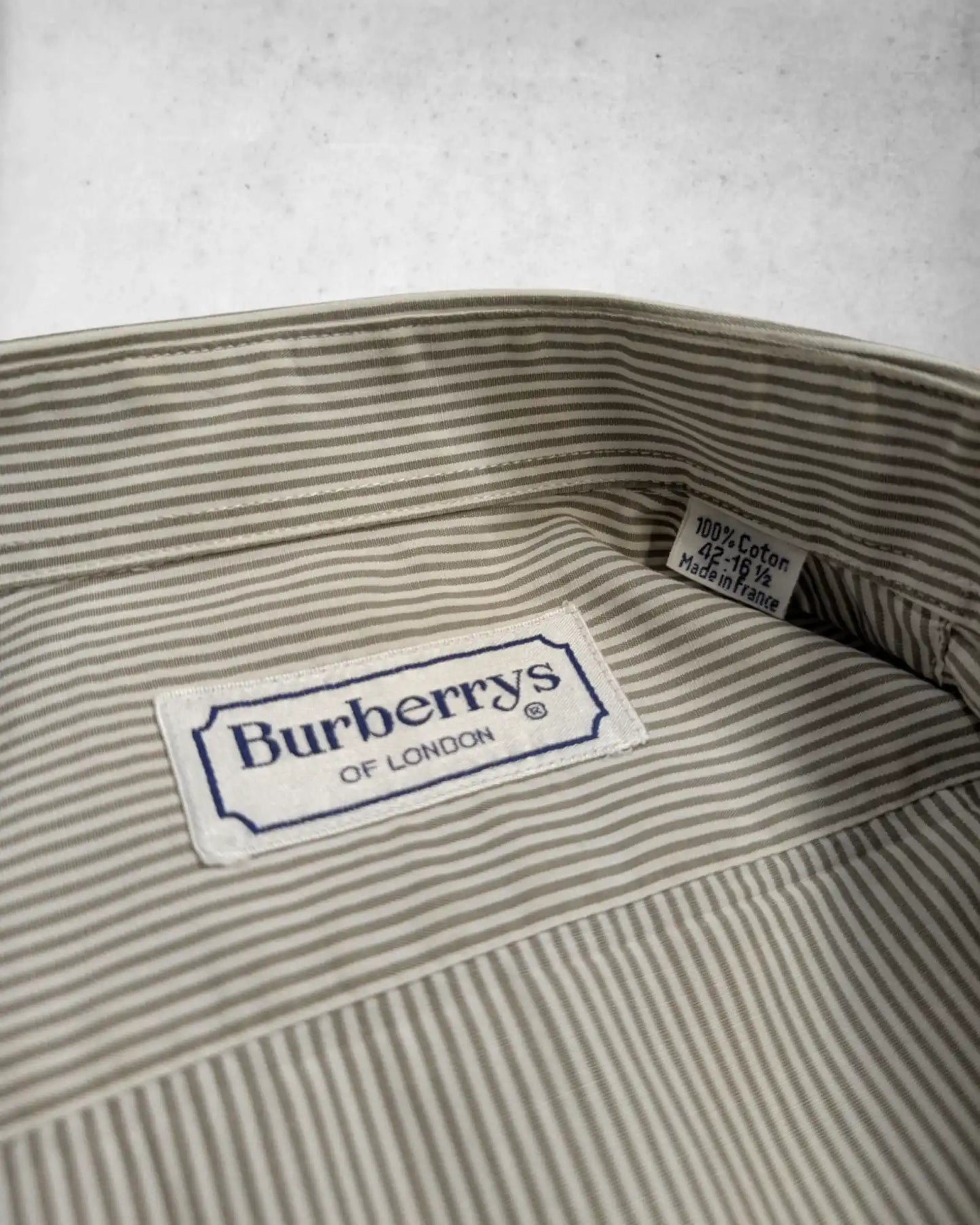 Burberrys Herrenhemd in grau-weiß