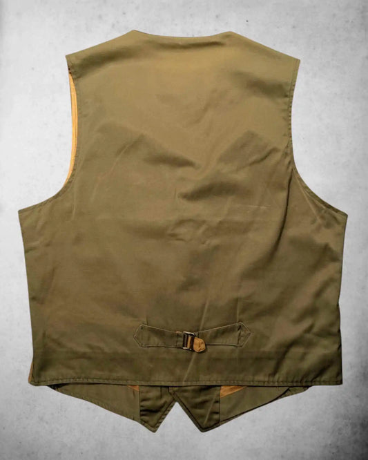 Rückansicht einer Männer-Weste im klassischen Design