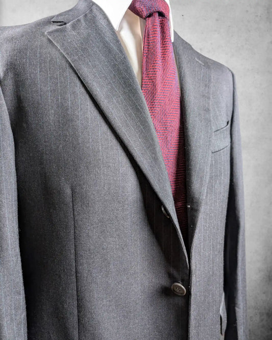 Nadelstreifen-Anzug von Giorgio Danieli in grau, detailansicht