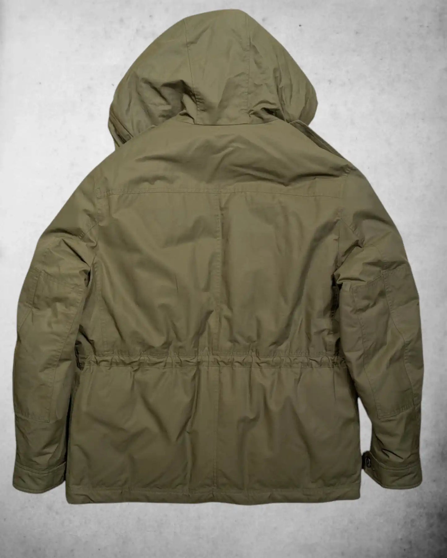 Rückansicht einer Daunenfeldjacke von PRL