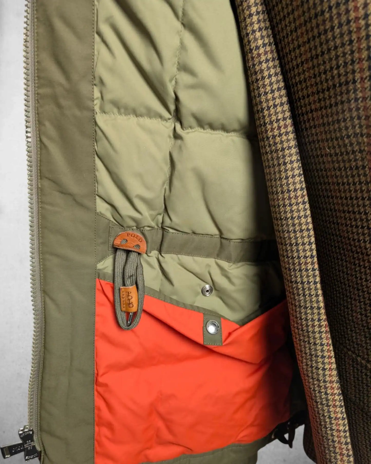 Gummibund einer Daunenfeldjacke von Polo Ralph Lauren