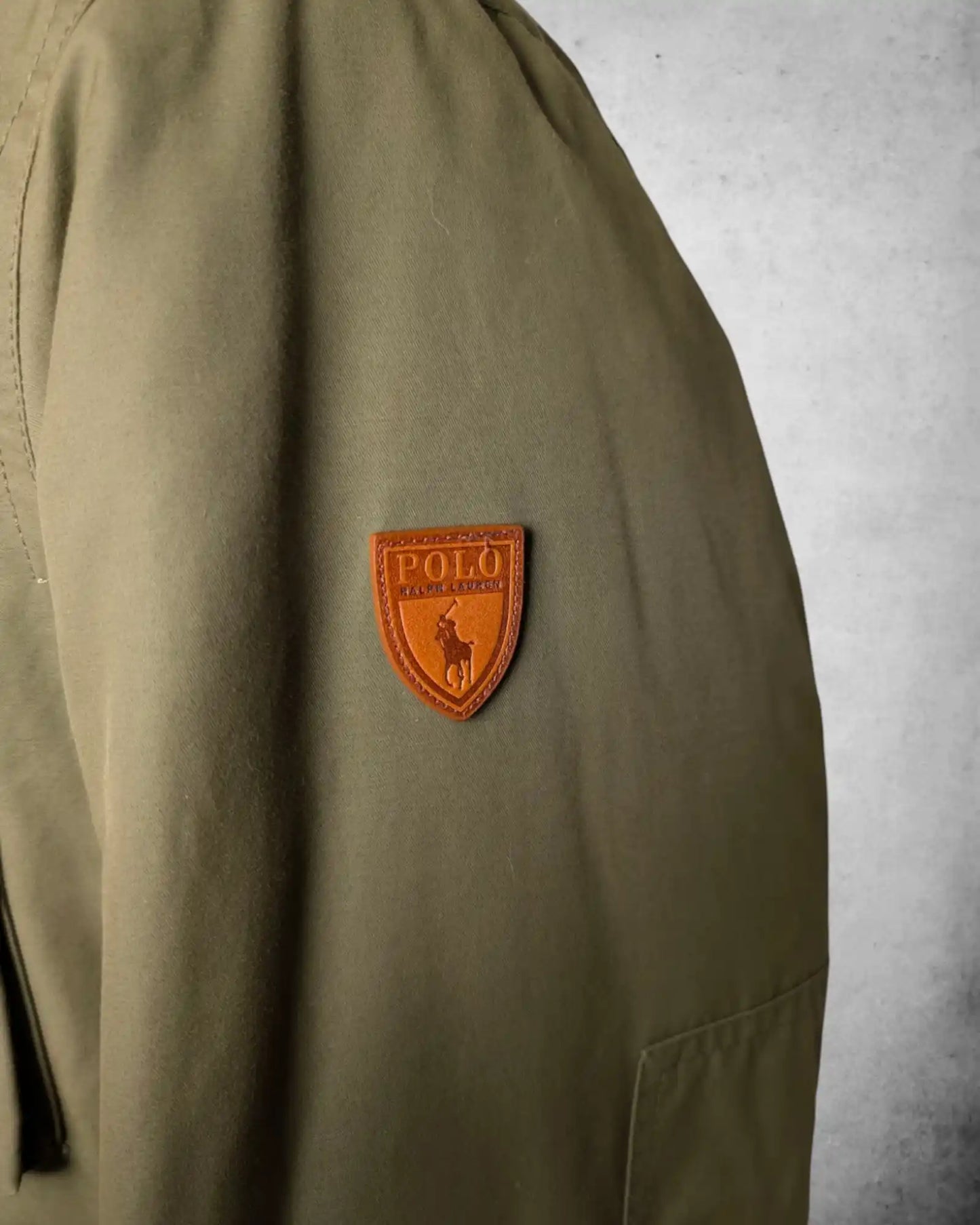Emblem von Polo Ralph Lauren auf Daunenfeldjacke