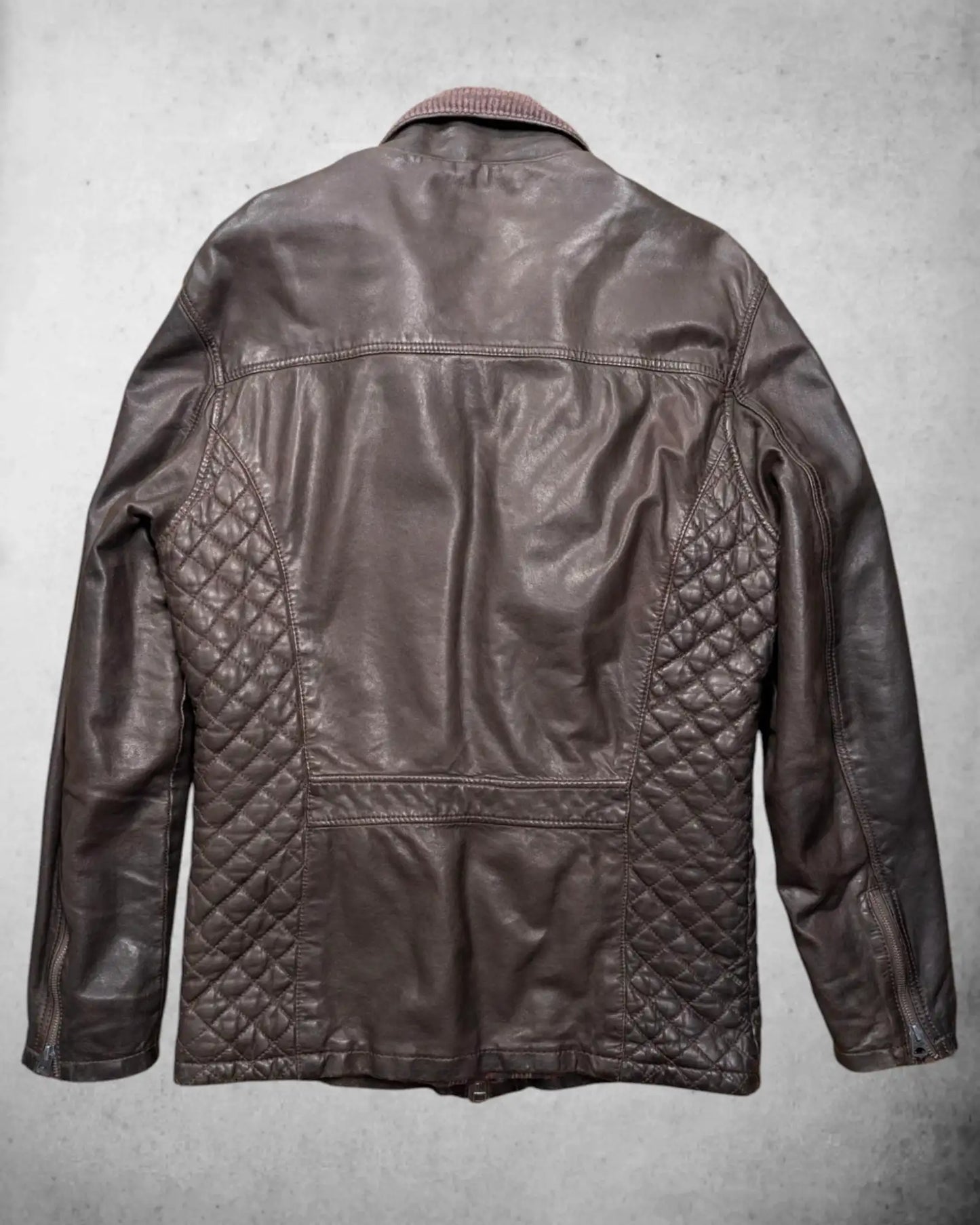 Rückansicht einer Schott NYC Herren Lederjacke