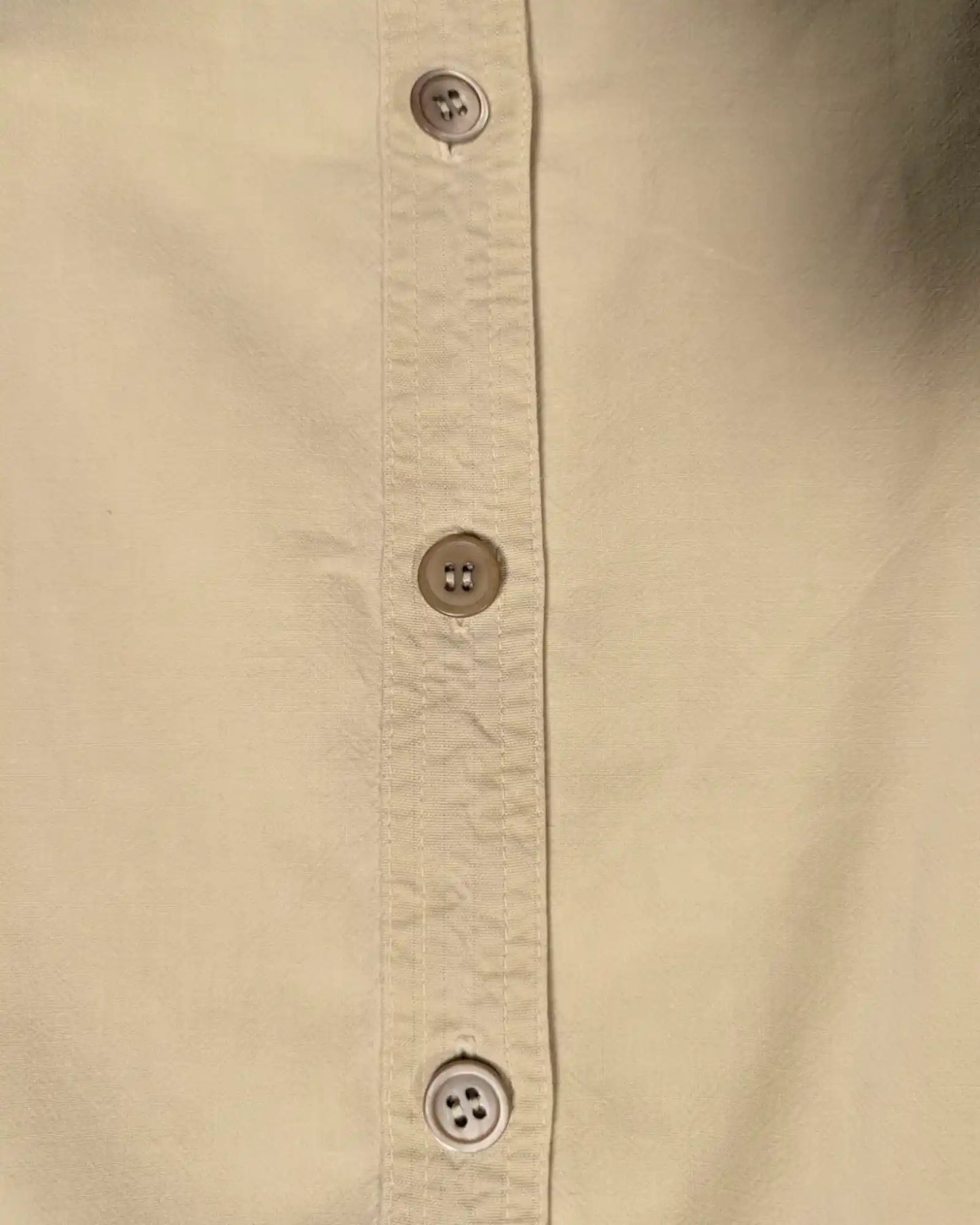 Klassisches Herrenhemd in beige