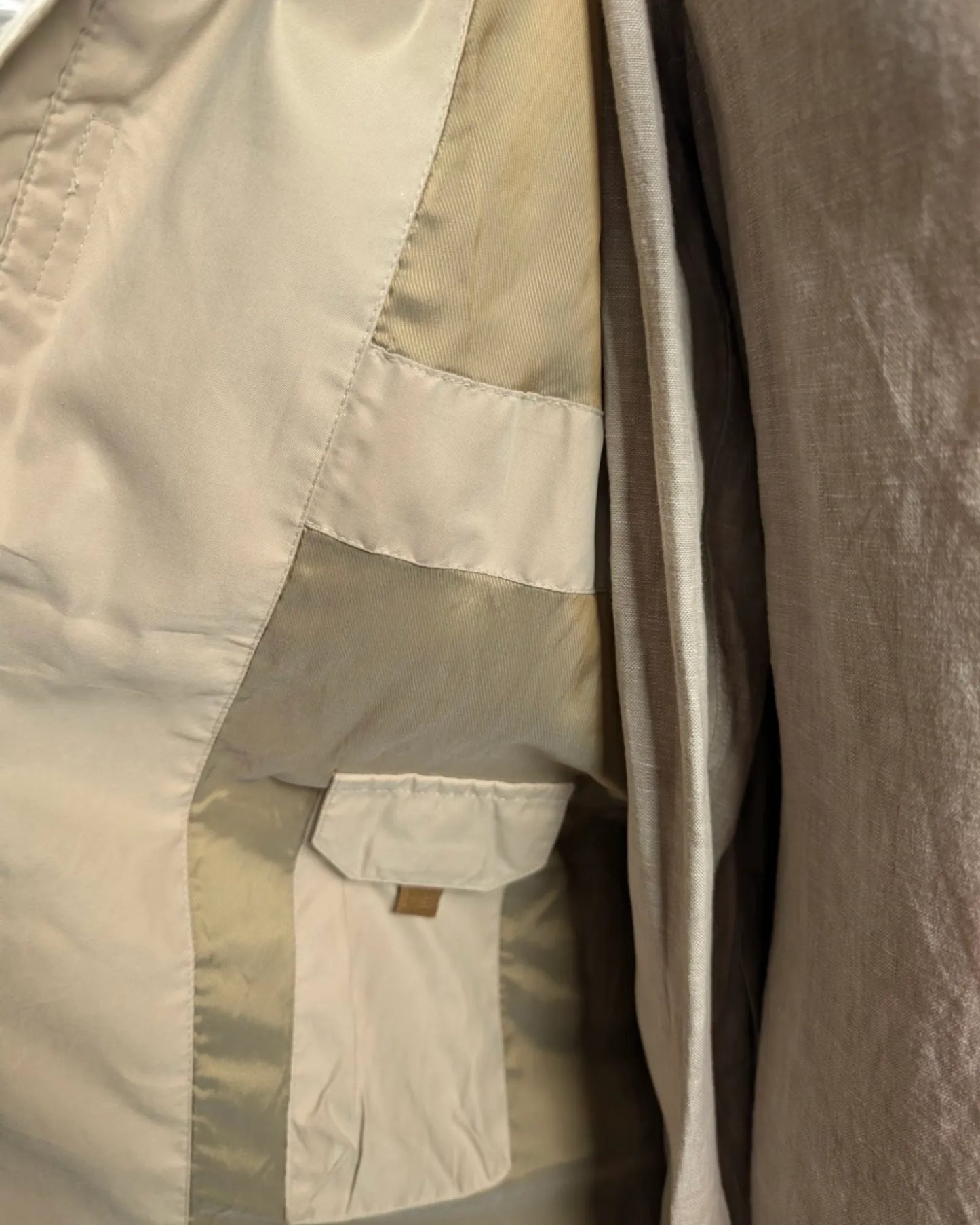 klassische beige Herrenjacke von innen