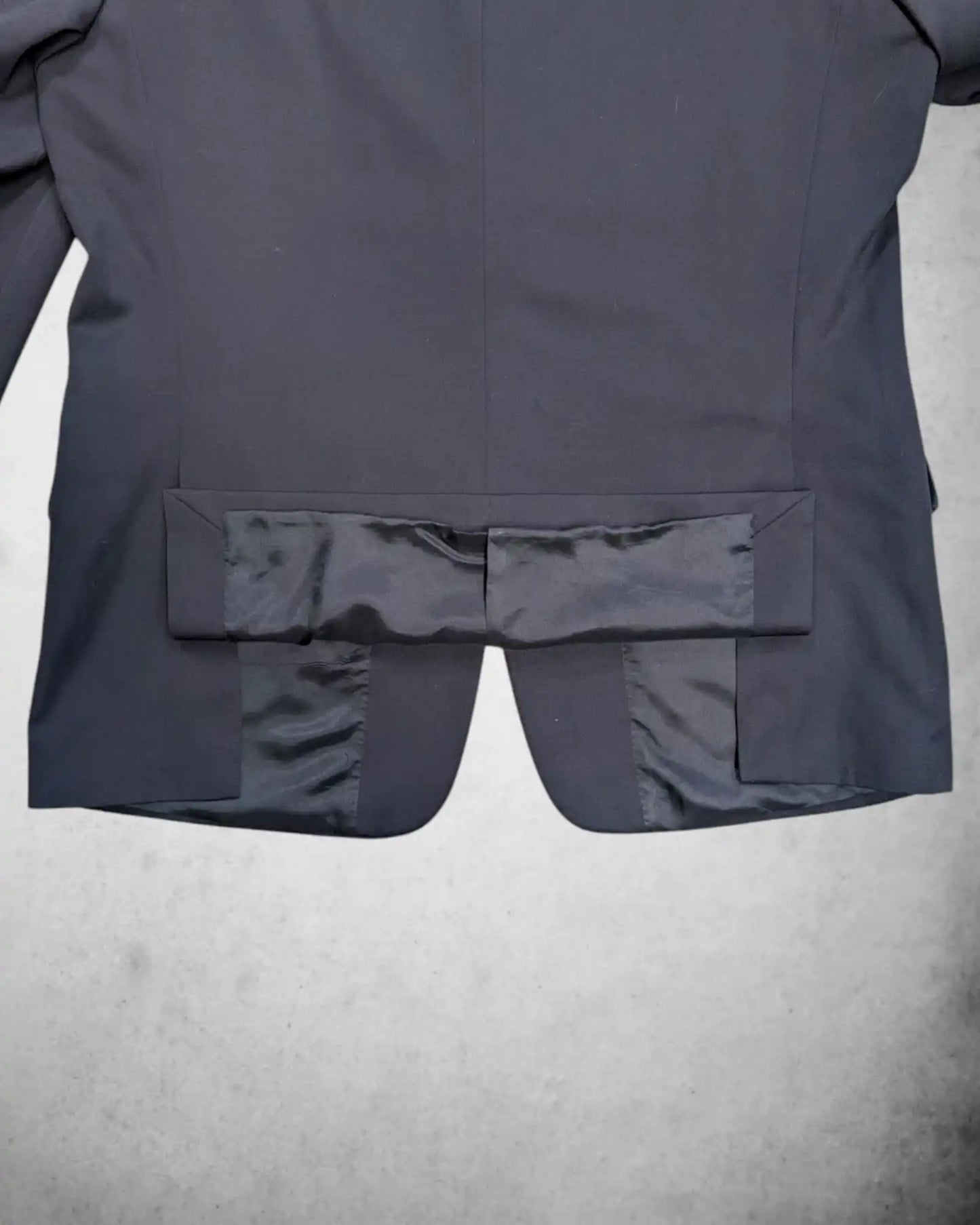 klassisches Herrensakko in blau mit Seitenschlitz
