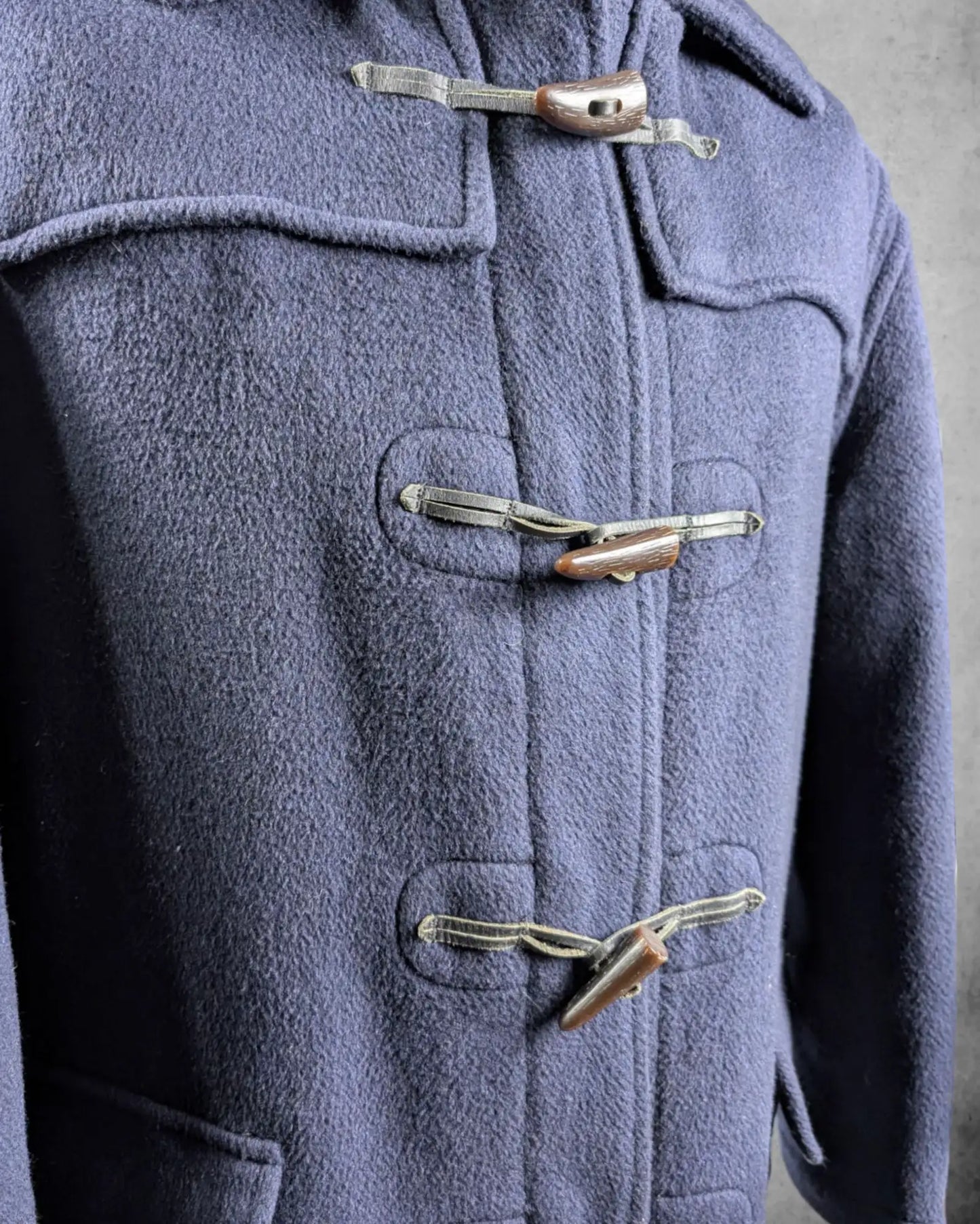 Büffelhorn-Knebel eines Gloverall Dufflecoats