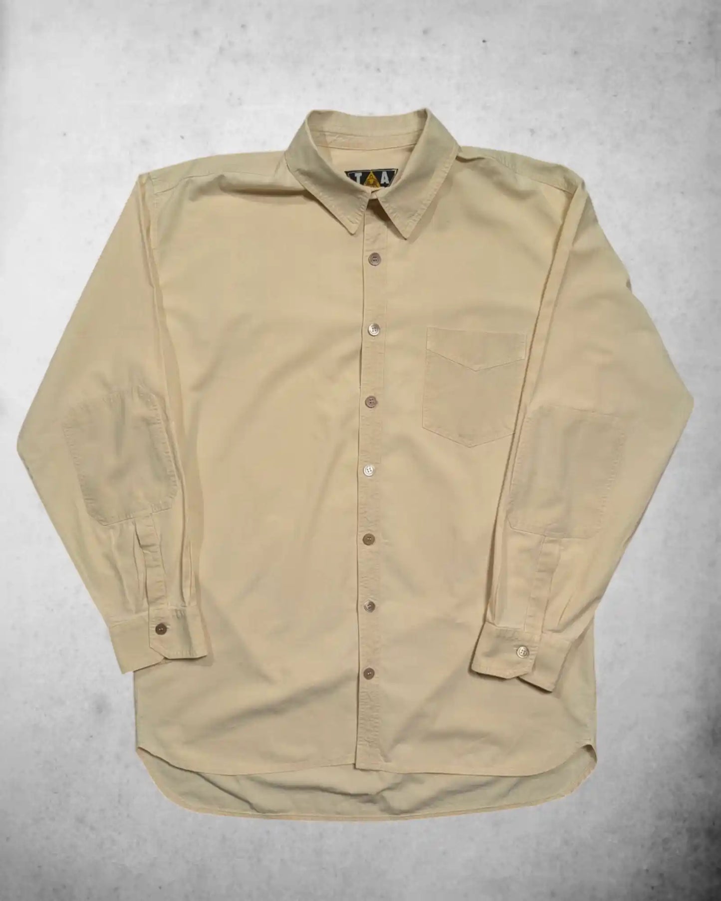Herrenhemd von TAU in beige komplettansicht