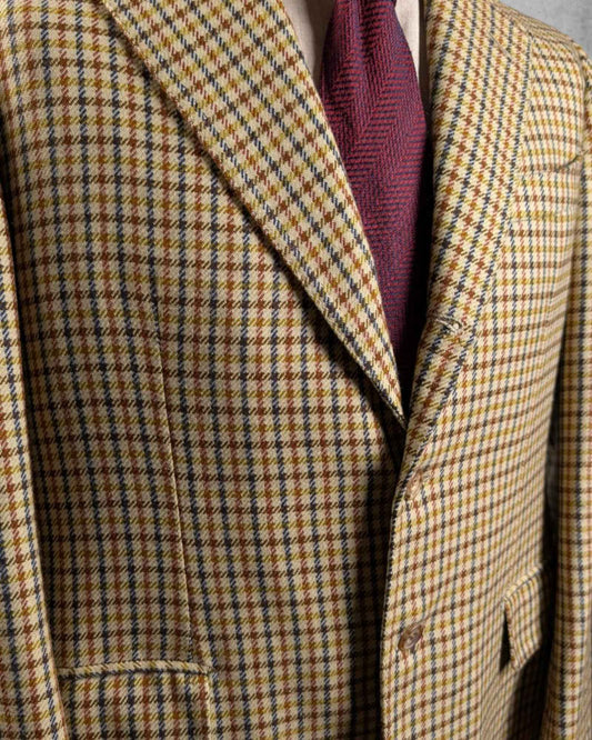 kariertes Maennersako in hellen erdigen Farben