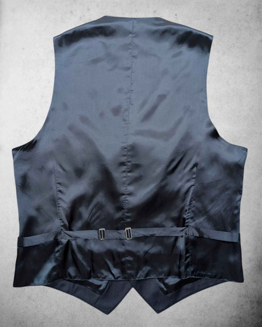 Rückansicht einer Männer Weste im klassischen Stil in blau