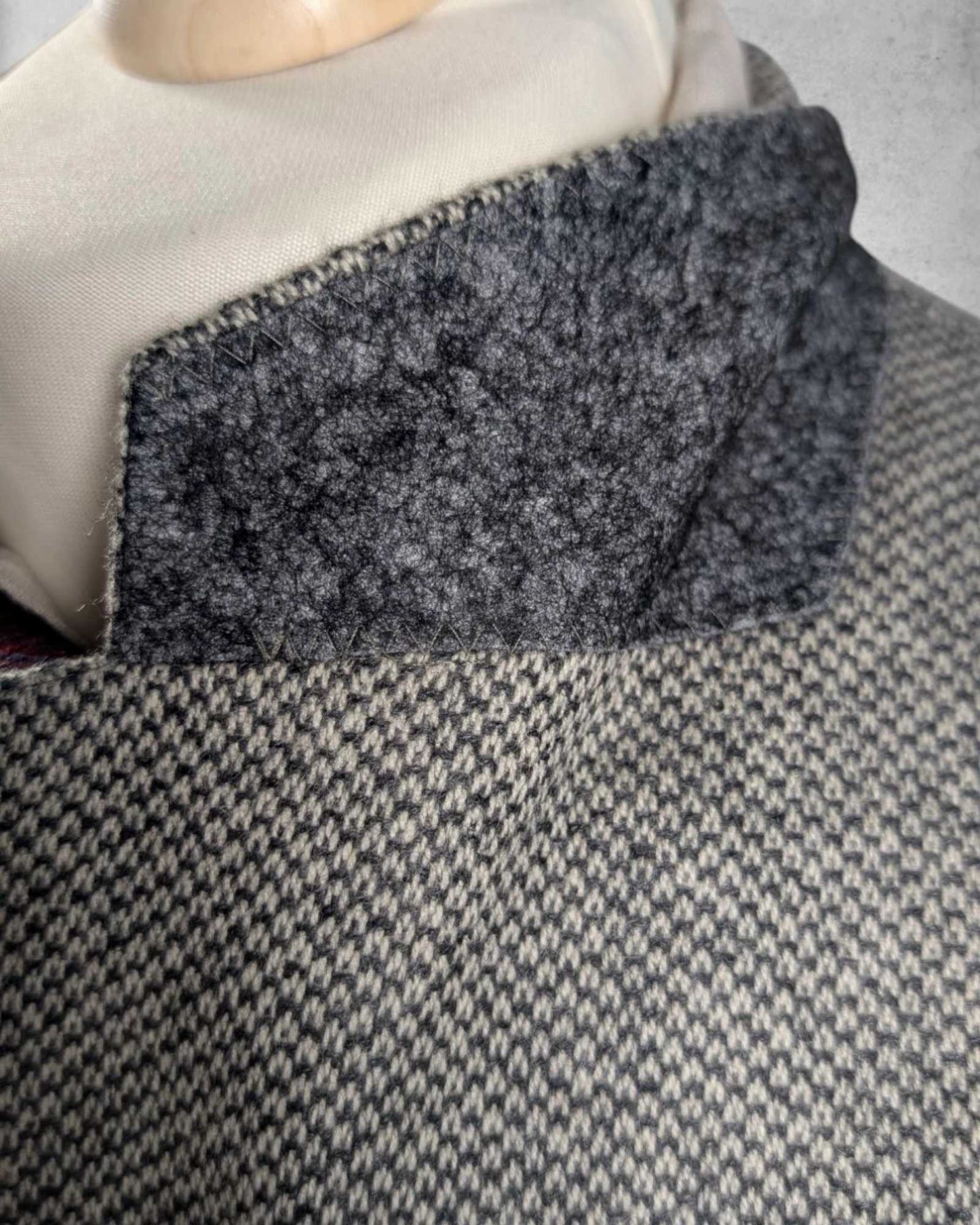 sakko von Atwardson aus reinem Kaschmir, Detailaufnahme Kragen