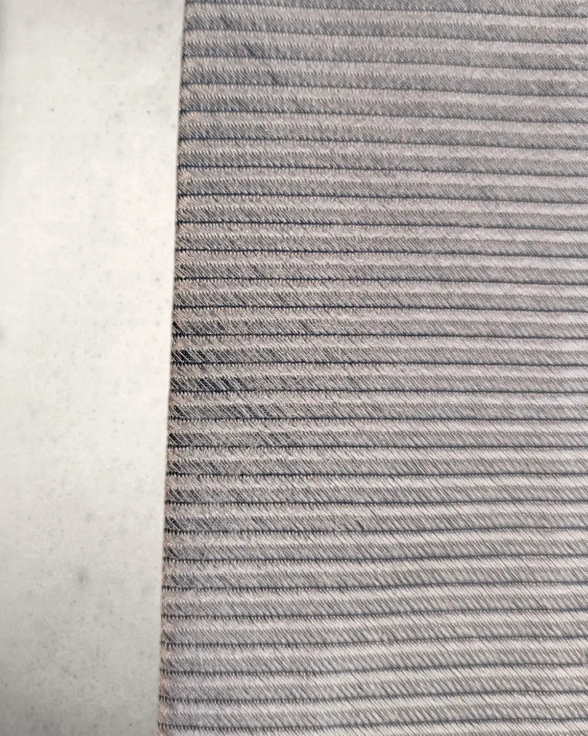 gebrauchte Seidenkrawatte von Armani mit Gebrauchsspuren