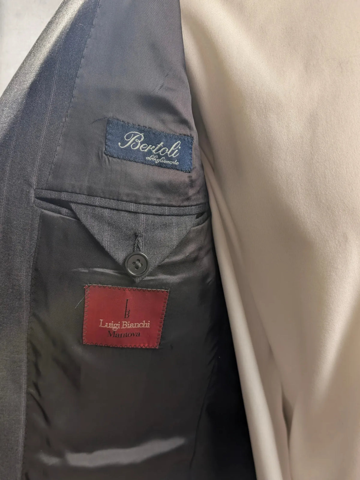 Vintage-Anzug von Luigi Bianchi aus Ermenegildo-Zegna-Wolle, Größe 50; Markenetiketten im Futter.