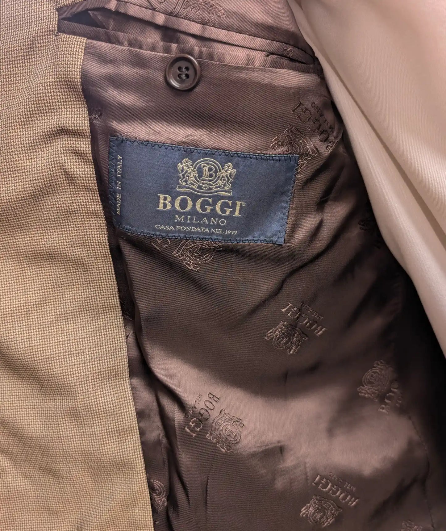 Boggi Milano Label in einem Herrensakko