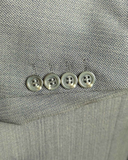 Detailaufnahme der Knöpfe eines Burberry Sakkos für Manner