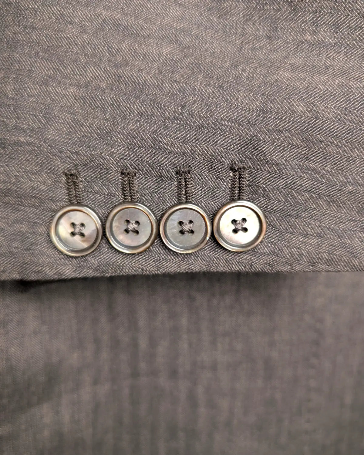 Ärmelknöpfe eines Caruso Sommersakkos 