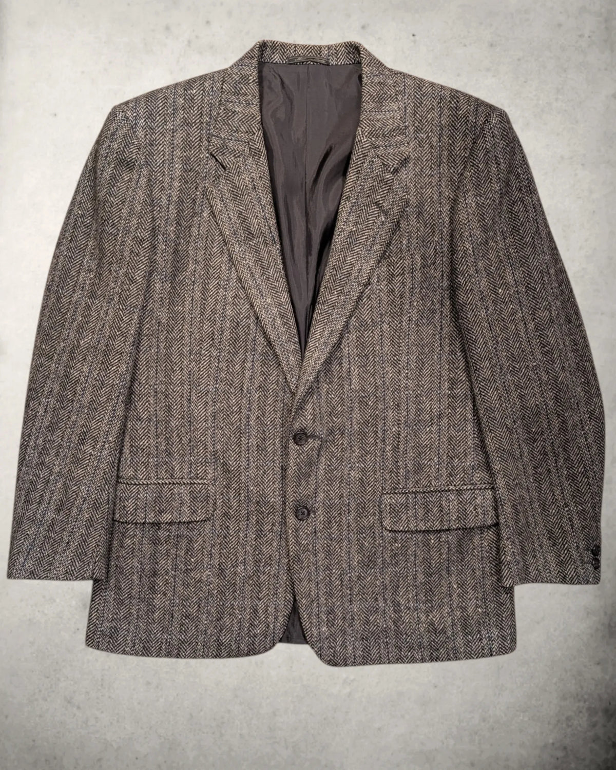 Vintage Claud&Charley Albert Sakko Größe 52 aus grau-braunem Herringbone Muster. Reine Schruwolle von Crombie