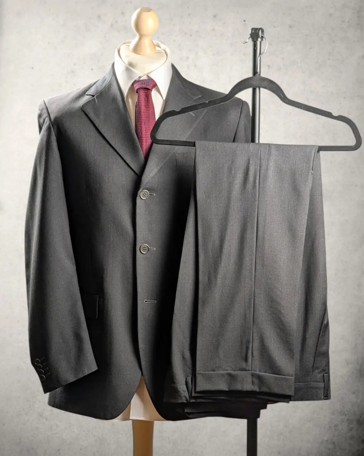 Zweiteiler Anzug von Franceschini in Anthrazit aus reiner Wolle