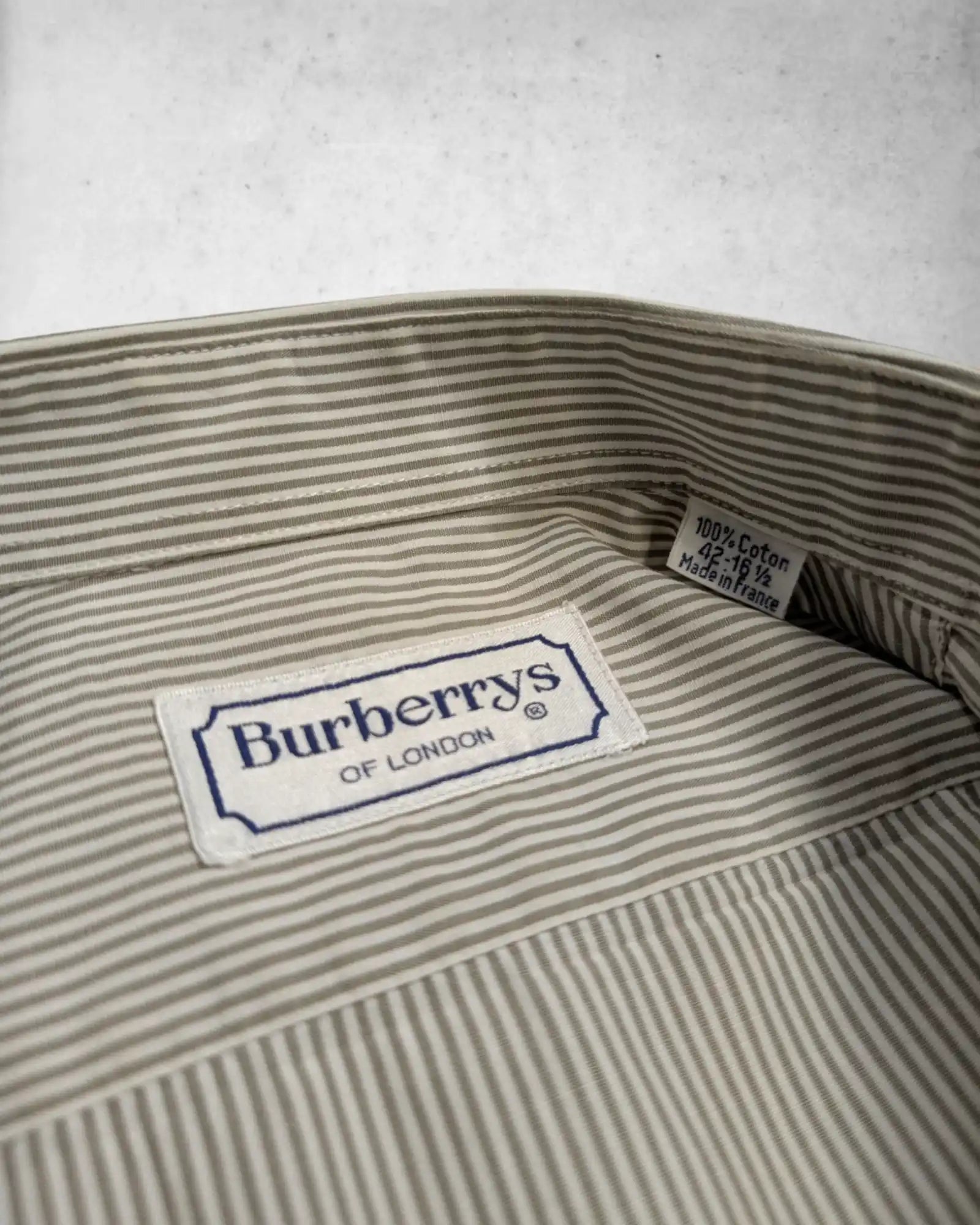 Burberrys Herrenhemd in grau-weiß