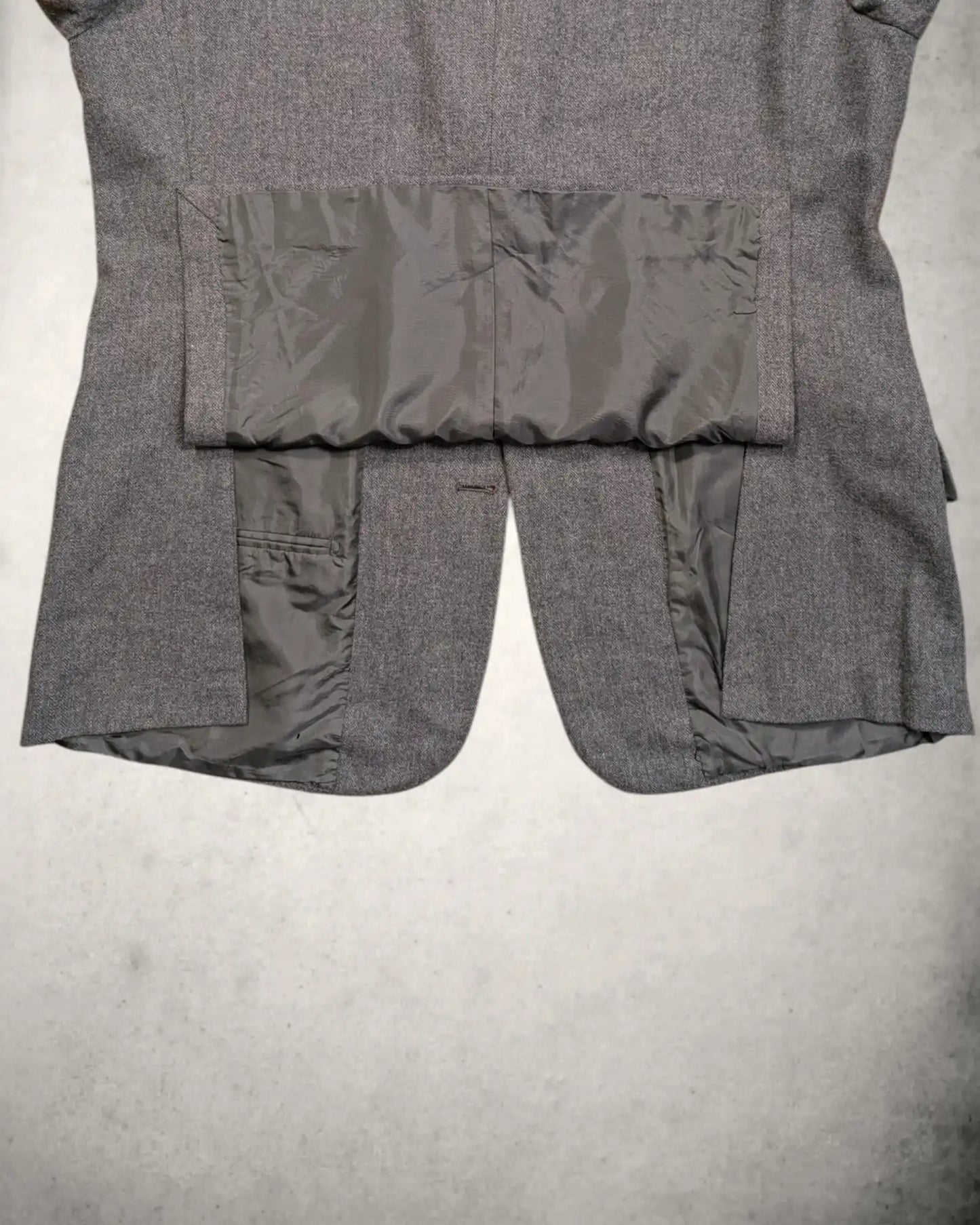 Seitenschlitz eines Kaschmirsakkos von Zegna