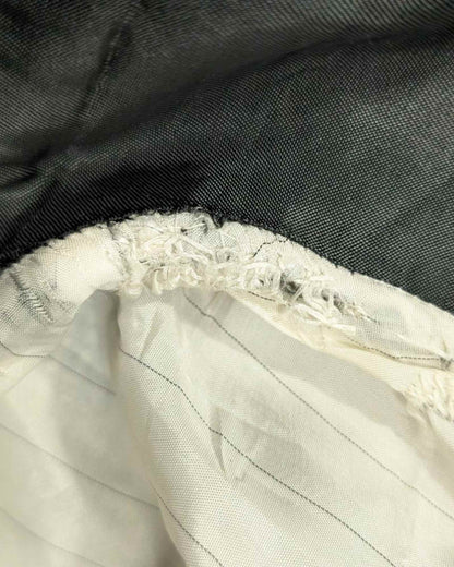 gebrauchtes Herrensakko mit genähtem Loch