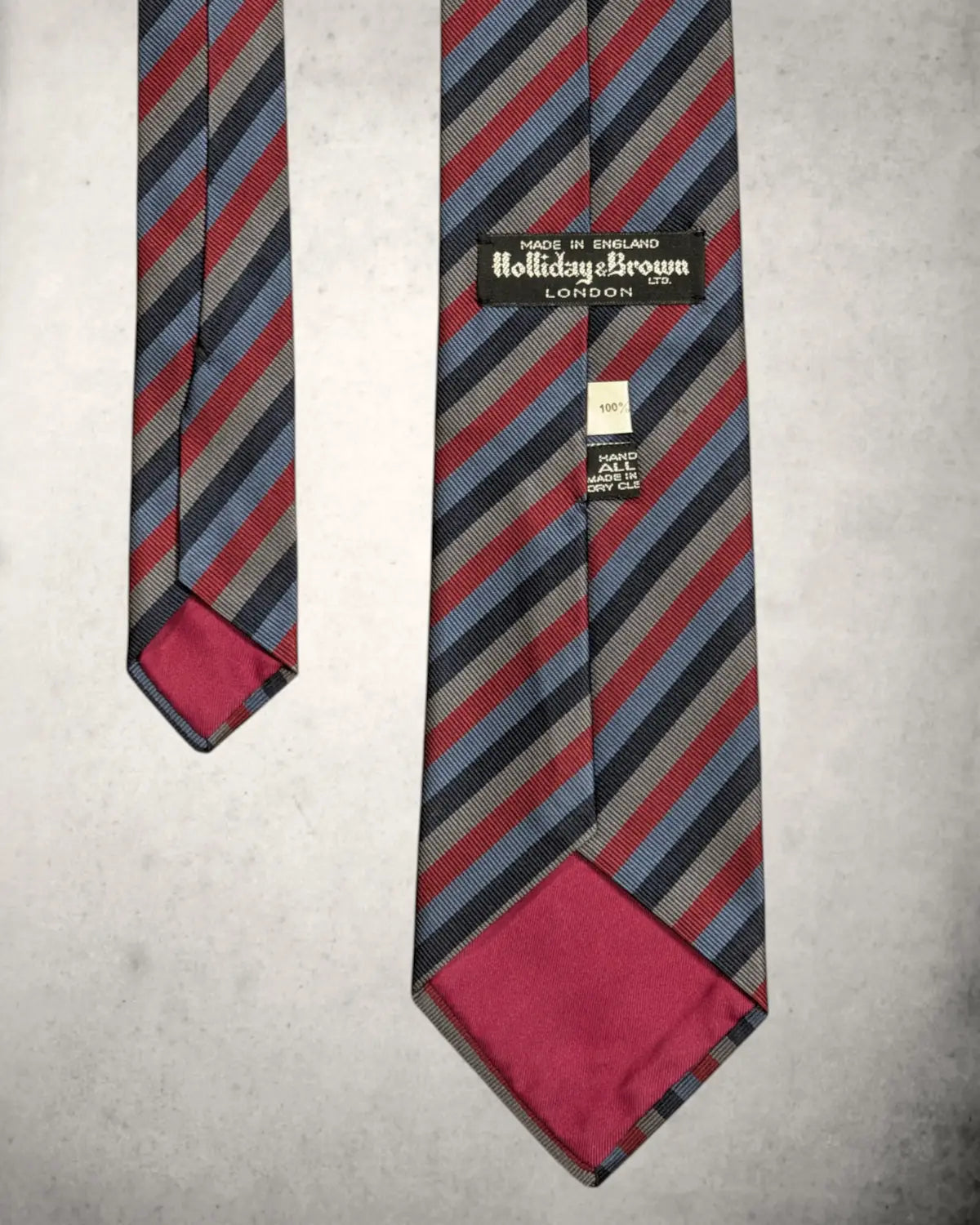 Tolle gestreife Seidenkrawatte Handmade in England von Holliday and Brown mit Regimental Stripes