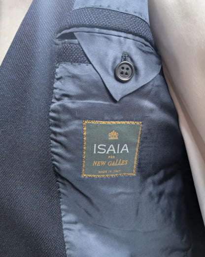 Isaia Etikett in einem Kaschmirsakko in Navy