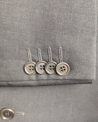 Kissing Buttons an einem Franceschini Herrenanzug in Anthrazit