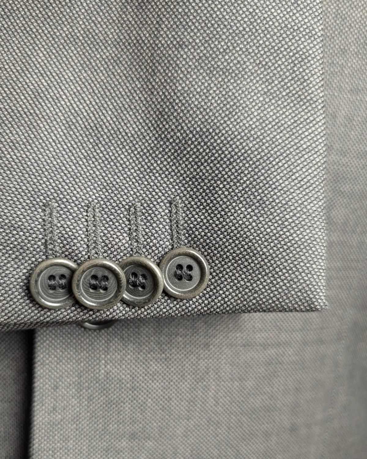 Kissing Buttons an einem Herrenanzug von Franceschini aus Vitale Barberis Canonico Stoff