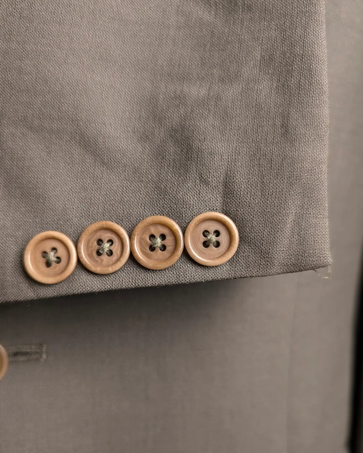 Ärmelknöpfe eines Brooks Brothers Herrensakkos