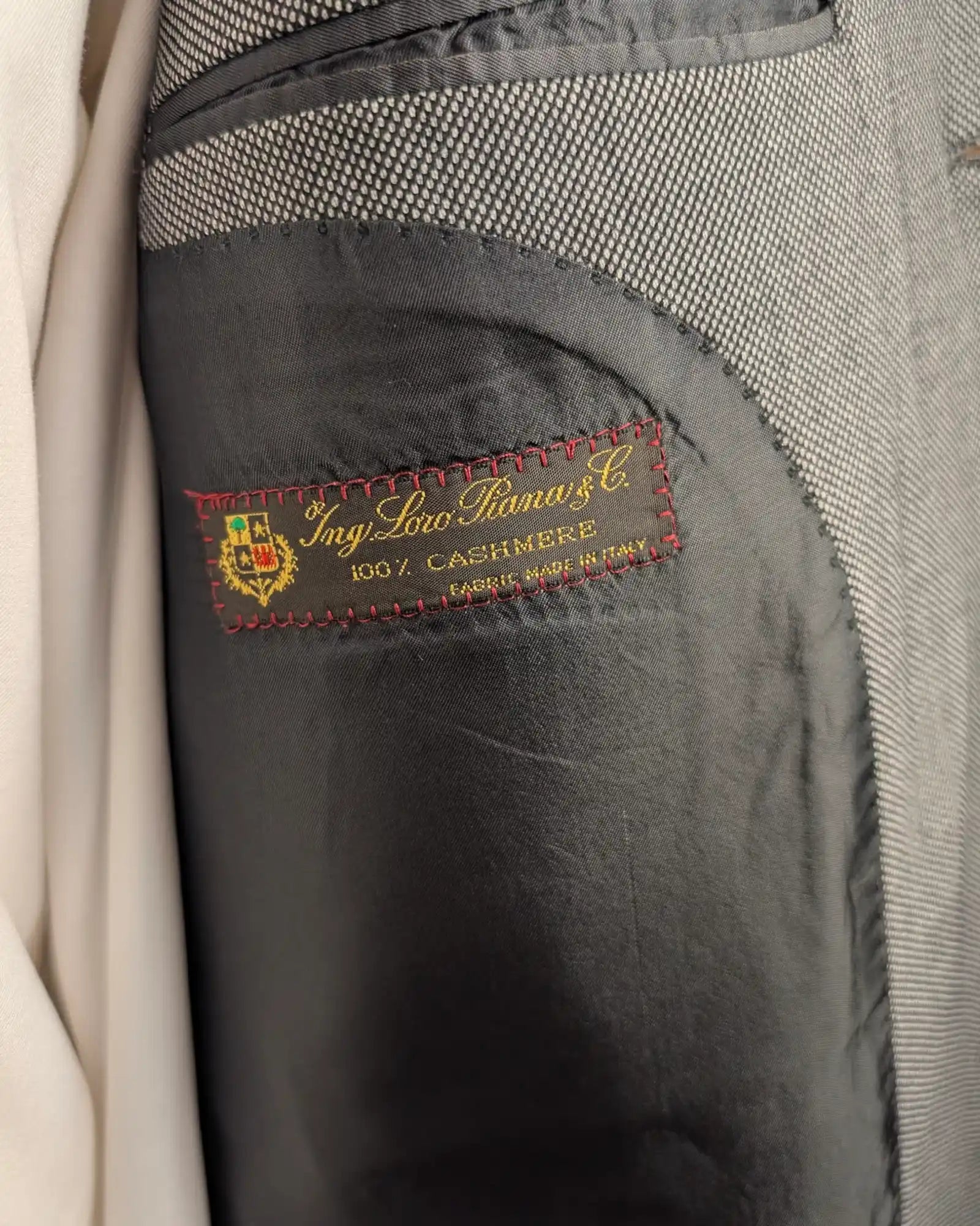 Loro Piana Cashmere Etikett in einem Herrensakko