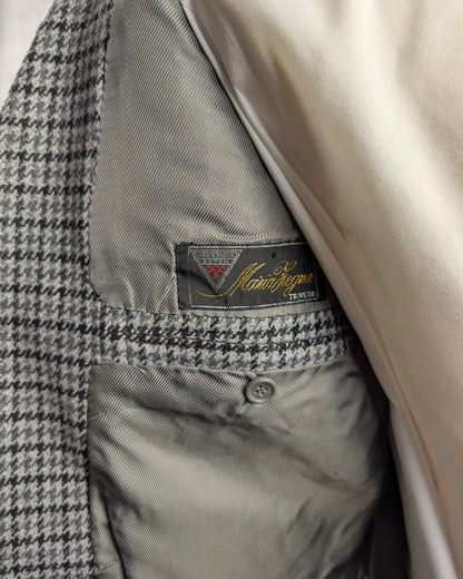 Mario Zegna Logo in einem Herrensakko