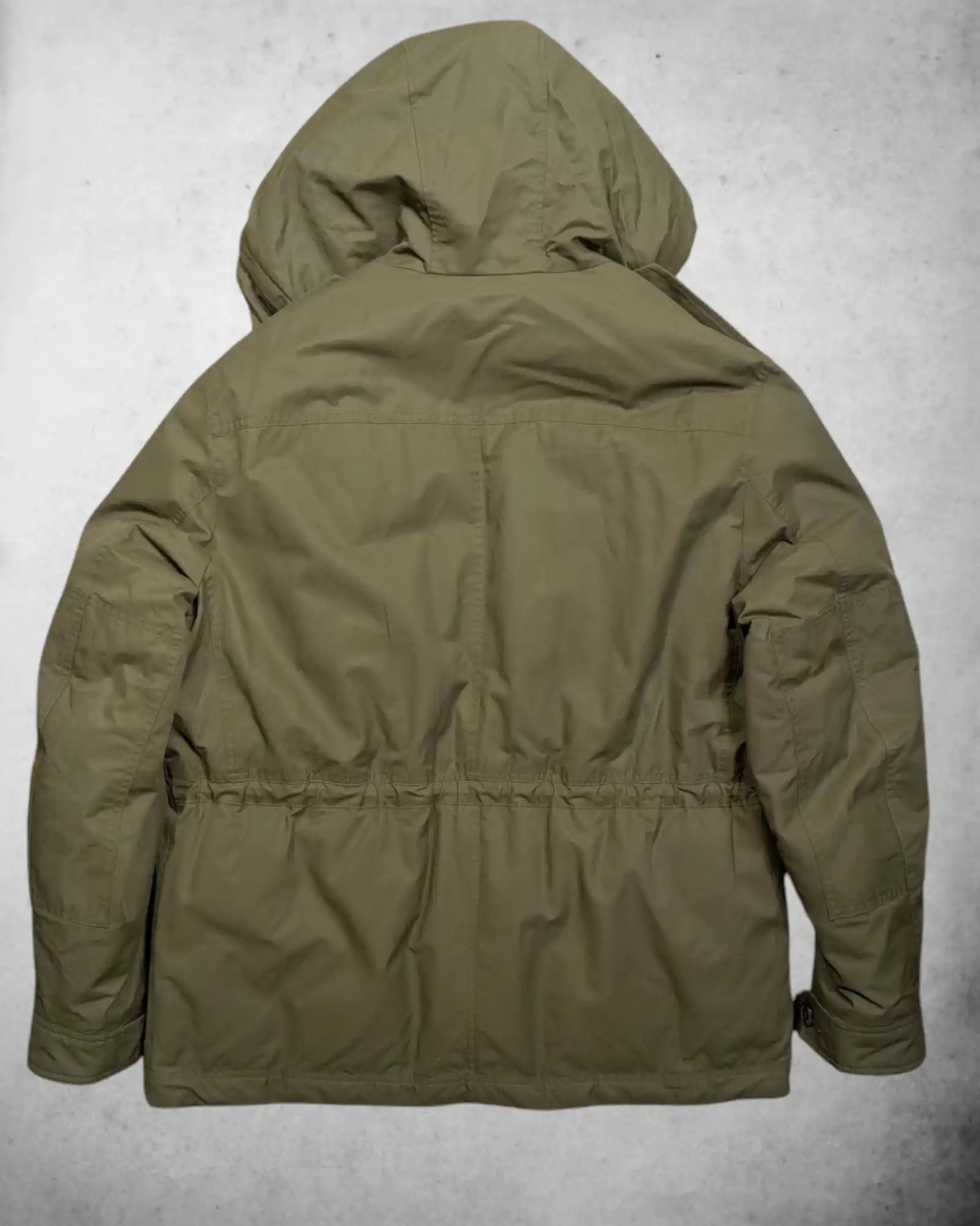 Rückansicht einer Daunenfeldjacke von PRL