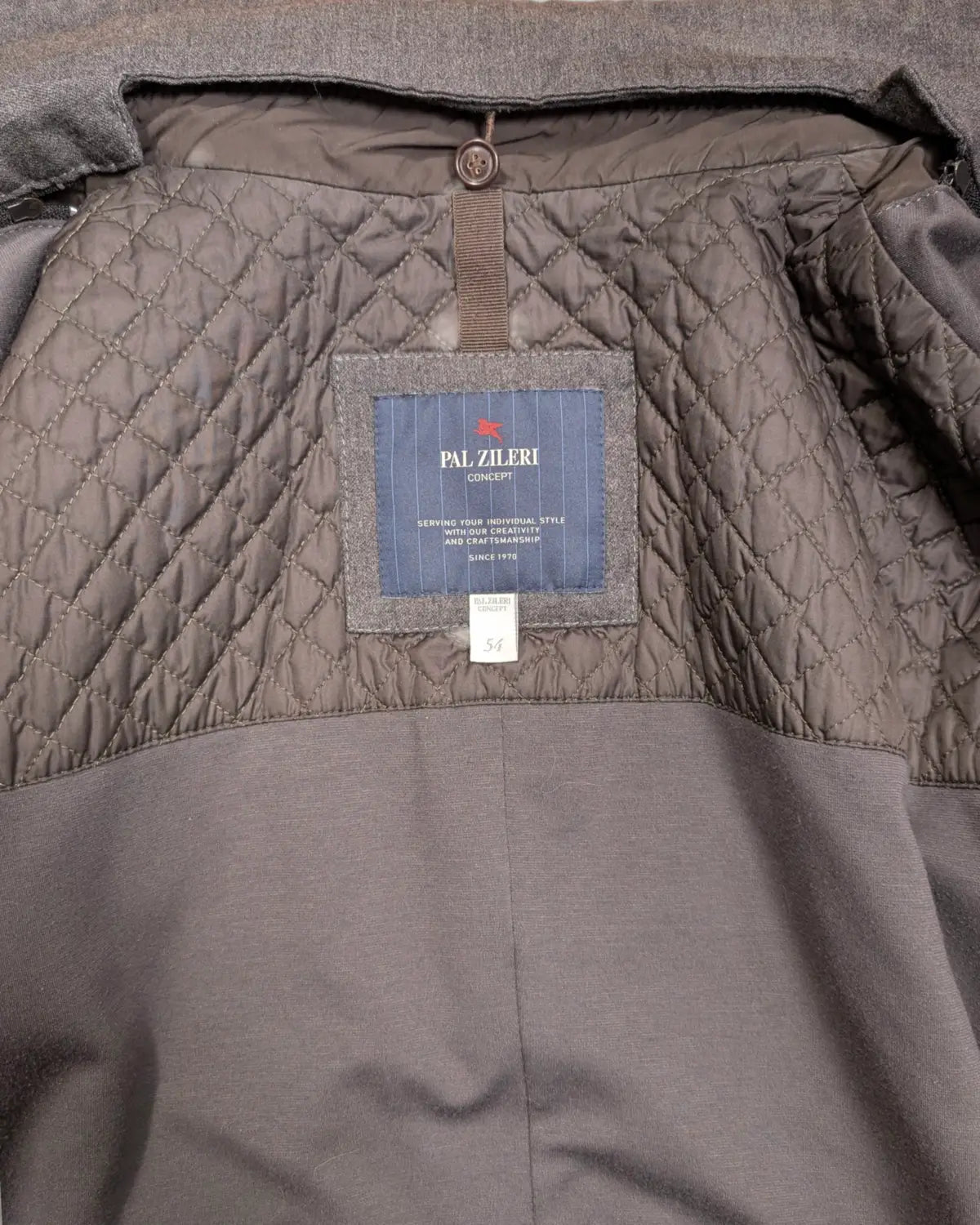 Innenansicht einer braunen Herrenjacke von Pal Zileri in größe 54