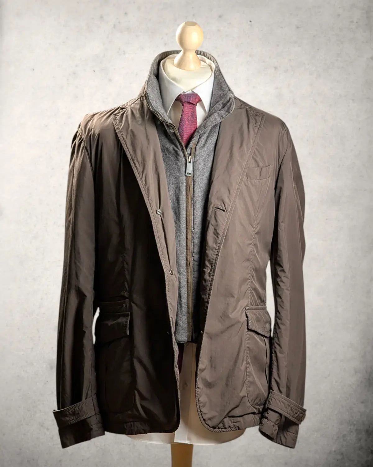 Braune Pal Zileri Hybrid-Jacke für Herren in Größe 54, sportlicher Fieldjacket-Stil mit Krageneinsatz.