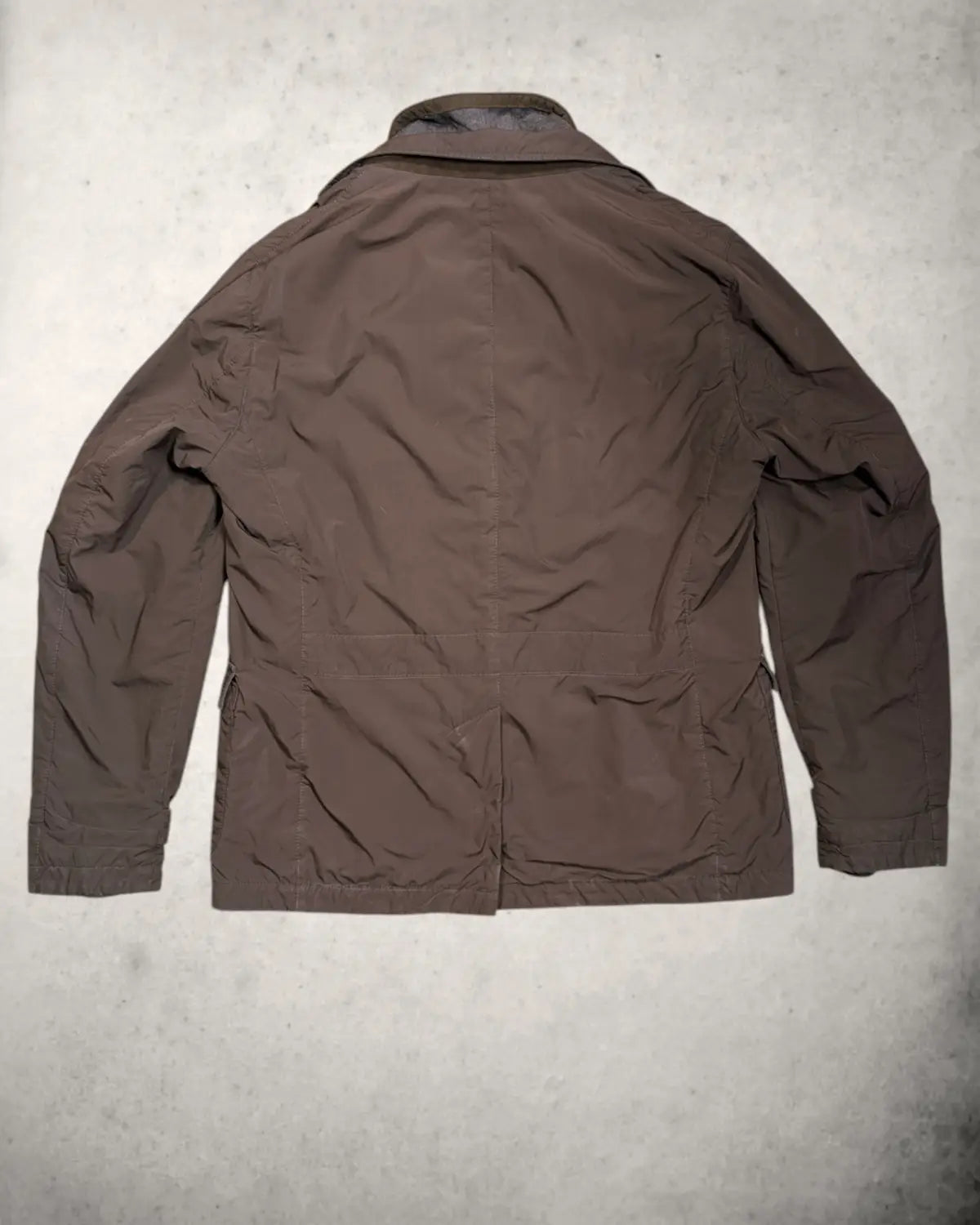 Rückansicht der Pal Zileri Jacke mit funktionalen Seitenschlitzen und Druckknopf-Verschluss.