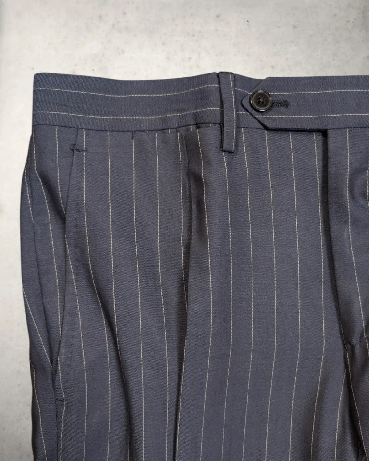 navyfarbene Anzughose aus reiner Wolle von Vitale Barberis Canonico mit weißen Pinestripes