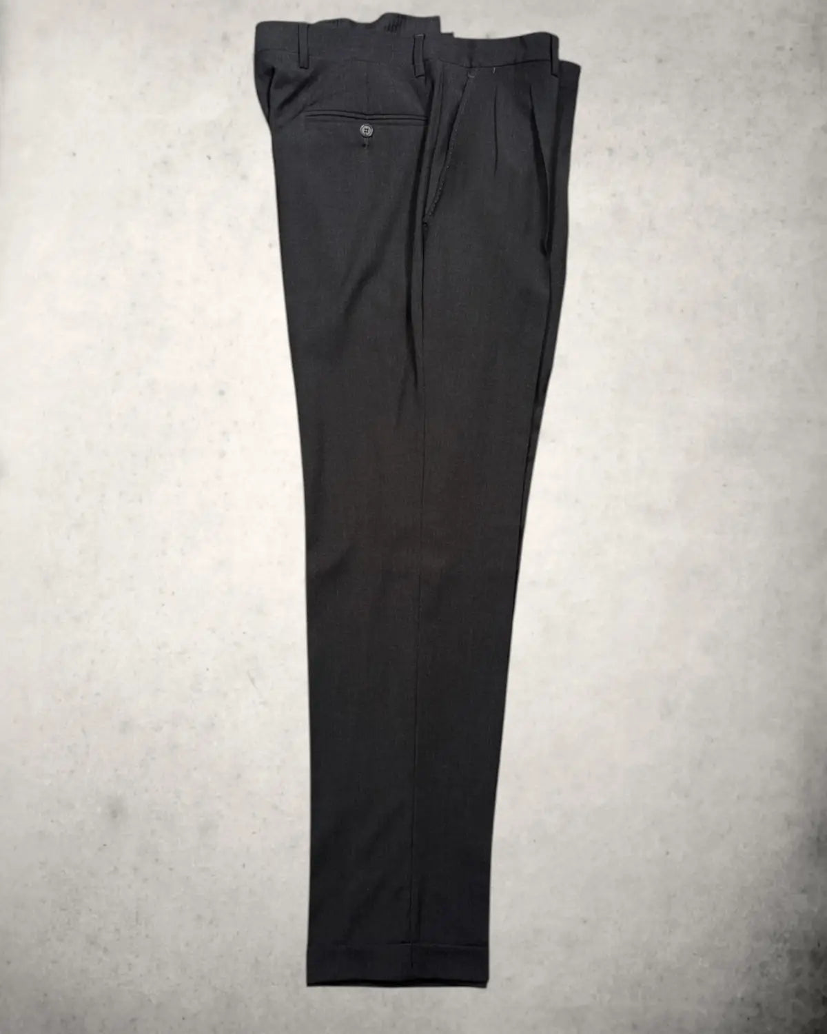 Herrenhose in Anthrazit von Franceschini mit Bundfalte