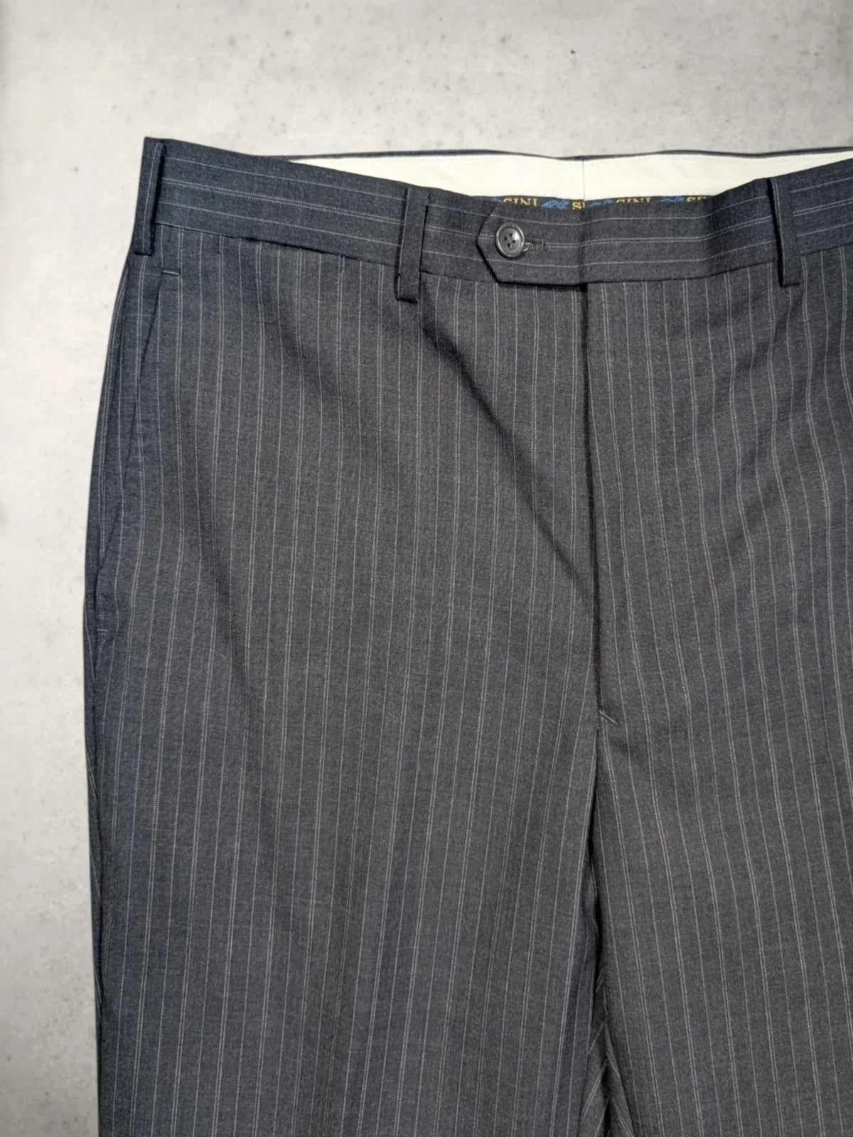 Anthrazitfarbene Nadelstreifenhose aus Schurwolle von Sini Collection, Größe 48, vintage.