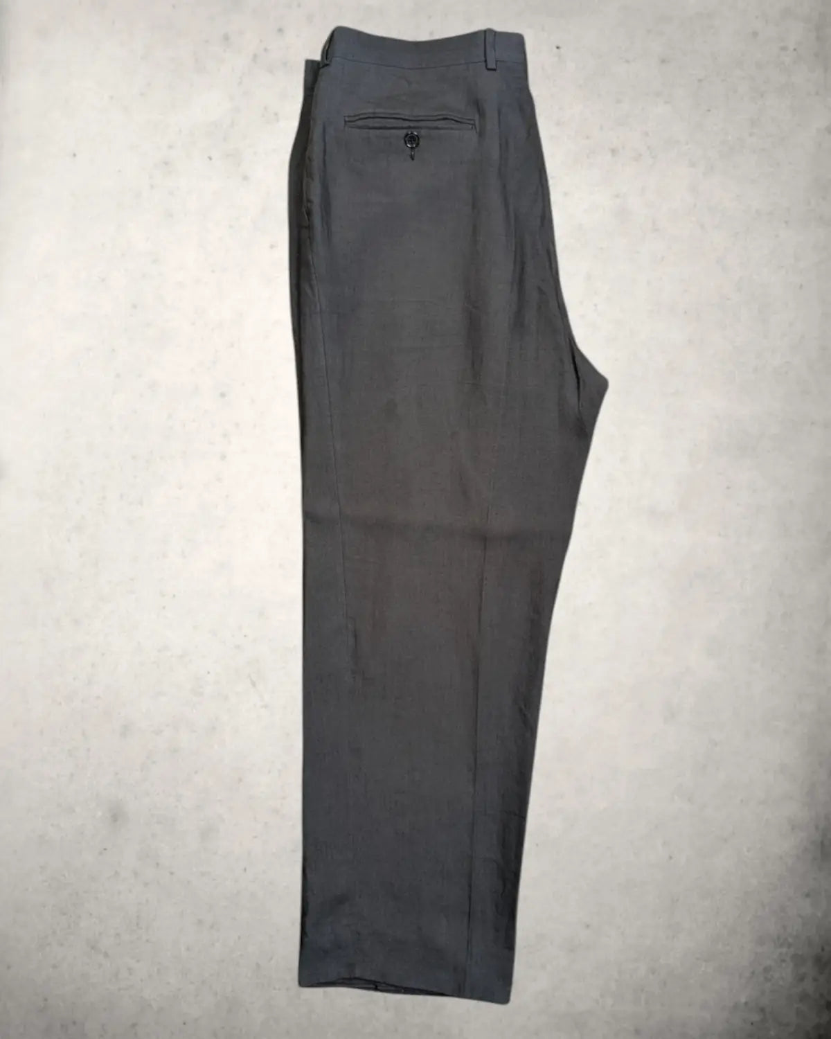 Sommerhose aus reinen Leinen in Grau in der Seitansicht