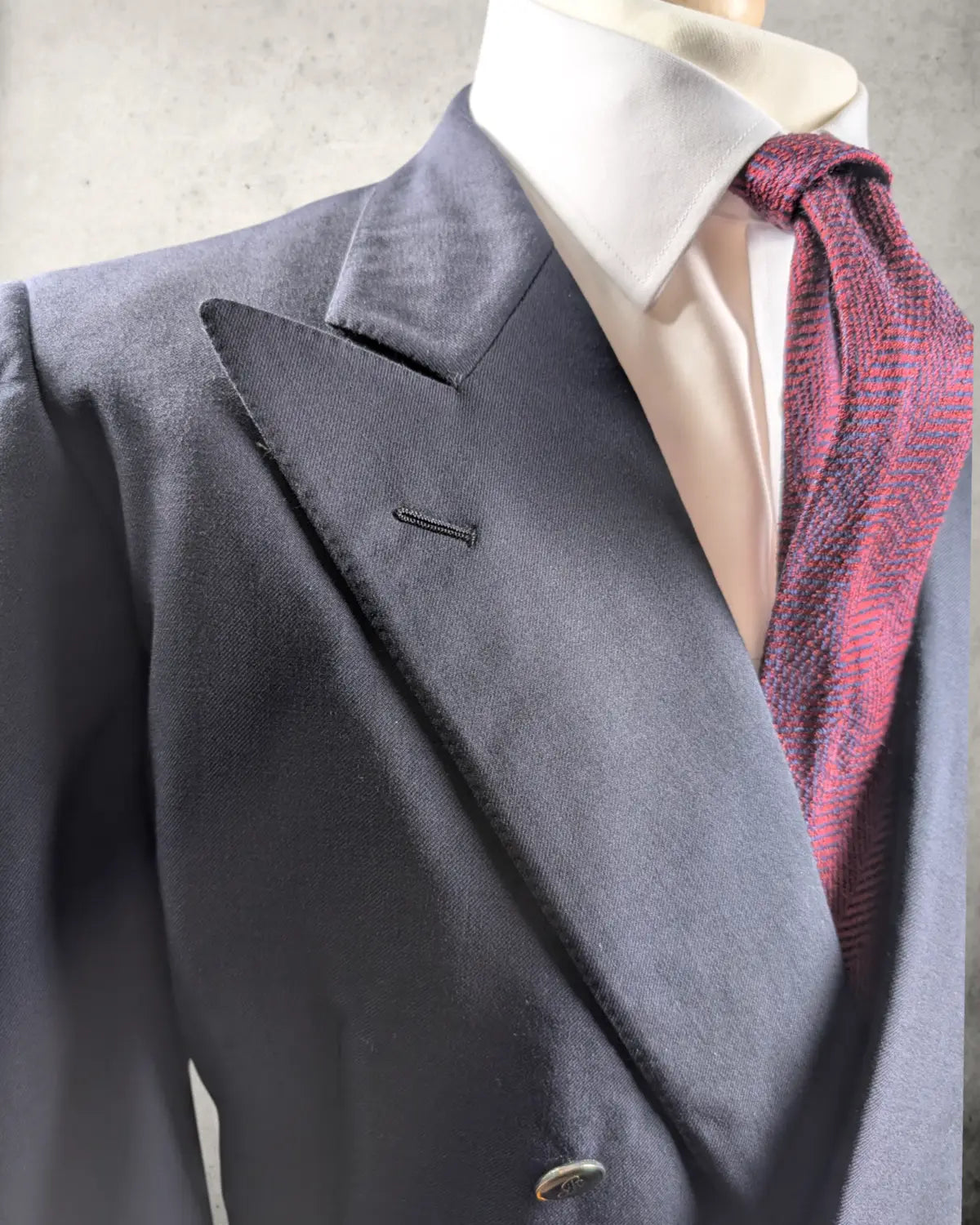 Belvest Doppelreiher Sakko mit Sptizrevers in Navy
