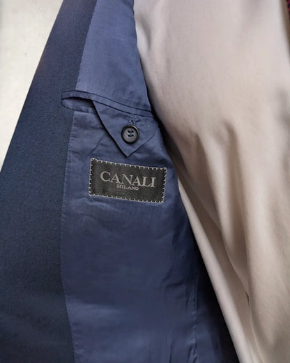Canali Milano Etikett in einem dunkelblauem Herrensakko aus reiner Wolle von Cerruti 1881