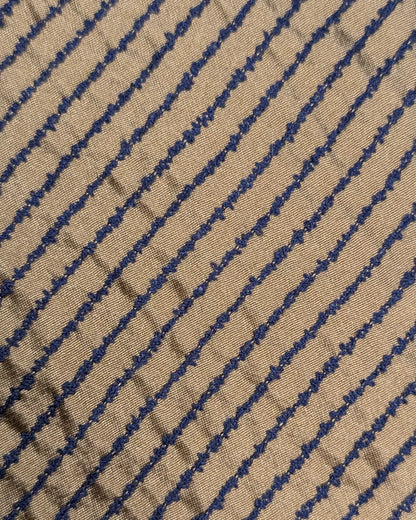 Detailaufnahme des Handmade-Labels und des Antonio Miró Markenschriftzugs.