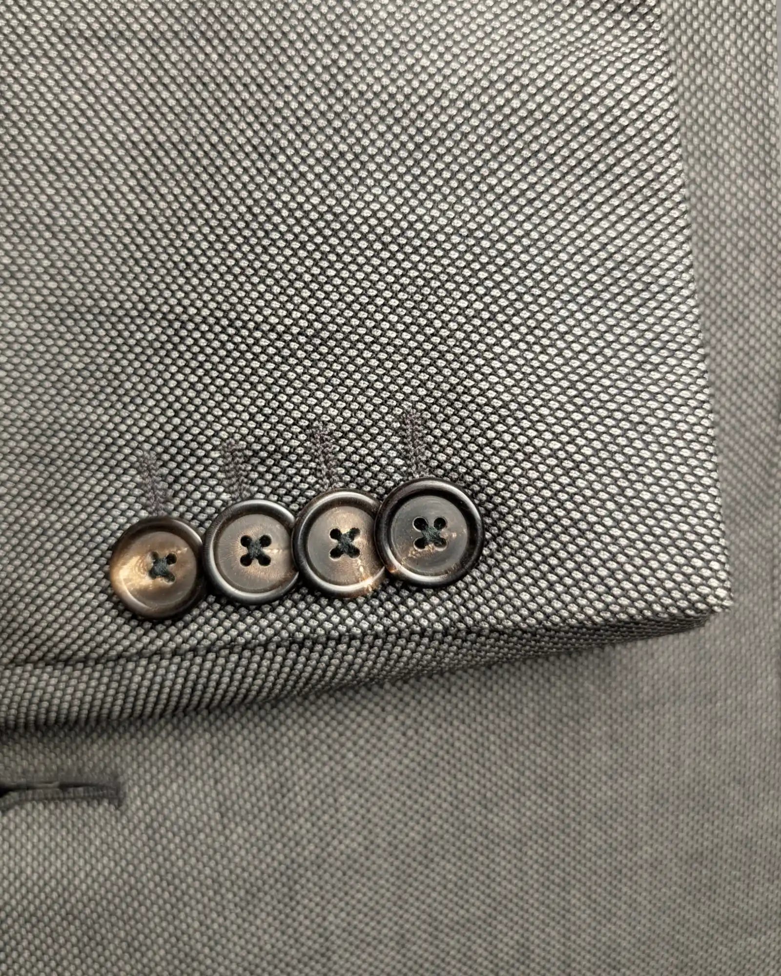 Ärmelknöpfe eines Nervesa Herrensakko