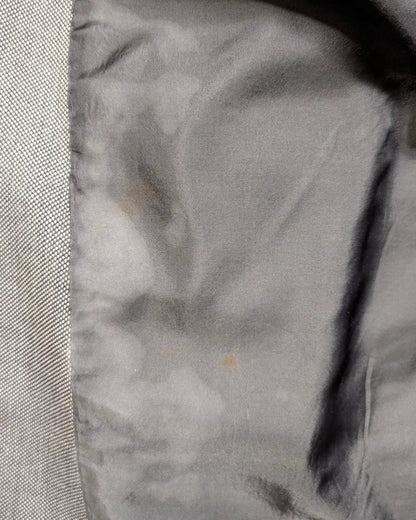 Flecken im Innenstoff eines Herrensakkos