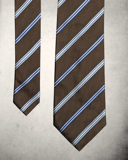Luxuriöse Seidenkrawatte von Corneliani in braun mit weiß/blauen Streifen