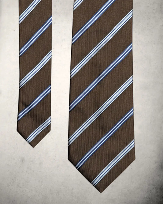 Luxuriöse Seidenkrawatte von Corneliani in braun mit weiß/blauen Streifen
